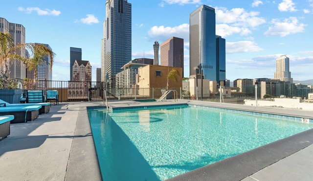 Rooftop Pool & City Views! Long-Term Dtwn LA Stay