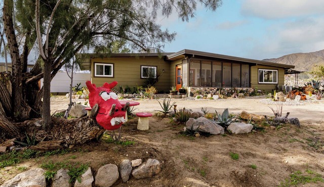 Rustic Retreat — 3b/2ba home + desert gardens