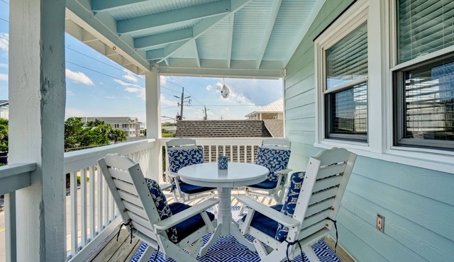 Ryan's Retreat - Retreat to this charming cottage at the coveted south end