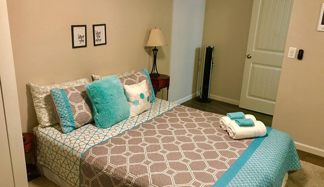 San Diego Get-a-way! Gem Location, central. Pet-friendly, w/enclosed yard.