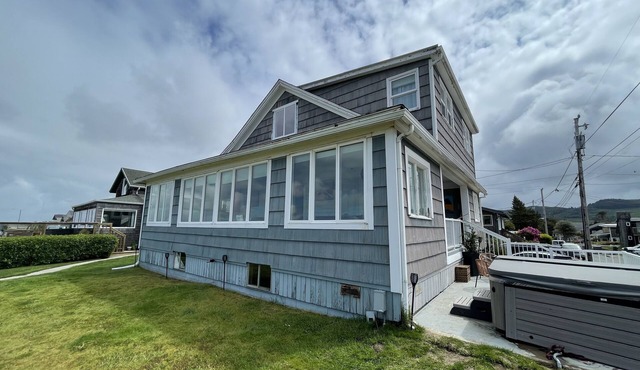 Seaside Beachfront Home on Prom