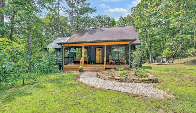 Secluded 4 bedroom cabin surrounded by a nature preserve, lakes, and trails!