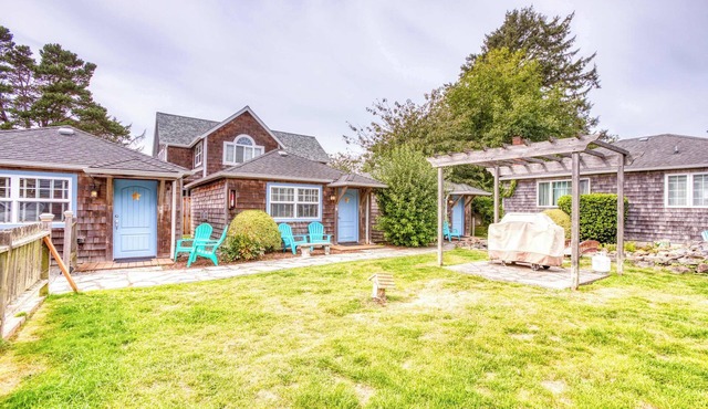 Six Cottages with Shared Courtyard & Grill - Two Blocks to Beach Dog-Friendly