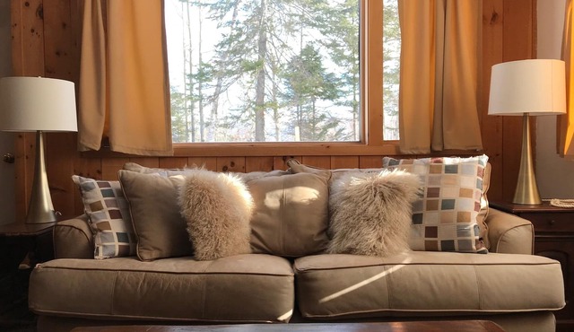 Ski in/Ski out condo. Great location w/lift and trail outside your door!