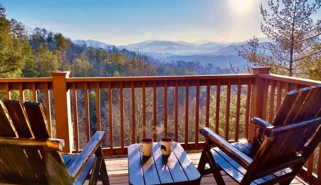 Sky Haven: Luxury Sunrise Views & Peaceful Seclusion near Cades Cove