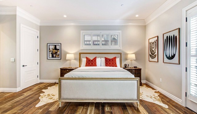 Sonoma Bungalow Studio Suite 6 is located just steps from Historic Sonoma Plaza