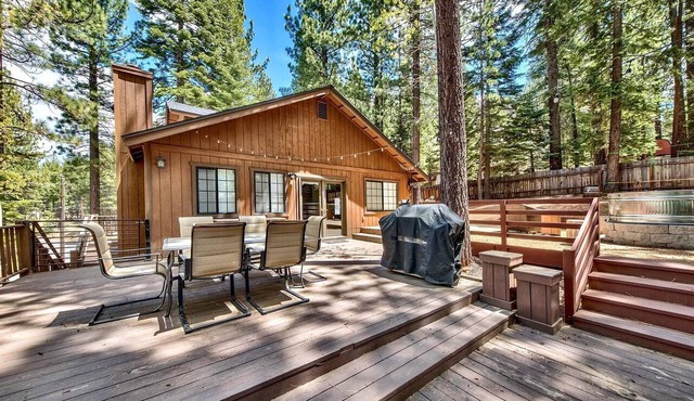 South Lake Tahoe Cabin Near Sierra at Tahoe with Hot Tub and Backyard Games