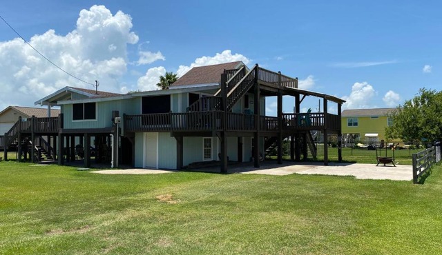 Spacious 3 Bdr House w/ RV Hookup, Beach Access RD