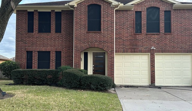 Spacious 4-bedroom house with AC in fantastic Houston neighborhood