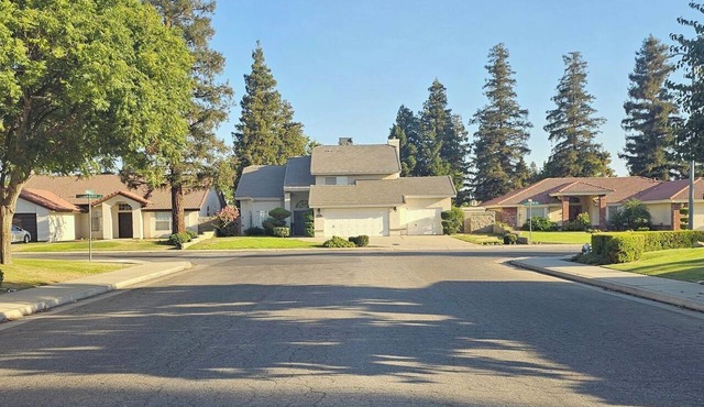 Spacious 4bd 3bth NW Home with AC