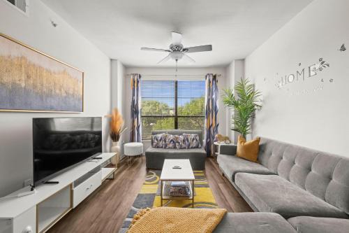 Spacious Blessed HOME for blessed guests at the Domain