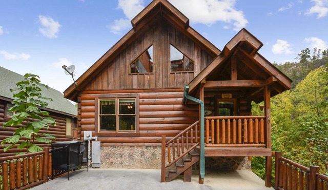 Spacious Cubby Bear Cabin