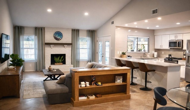 Spacious home in quiet neighbourhood minutes from the best of The Woodlands.