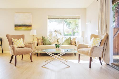 Spacious Mountain View DT 3BR Gem - Great for Work & Family