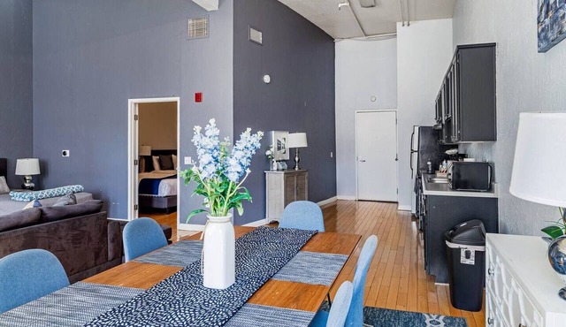 Stay in the Heart of Downtown San Diego. Welcome to your private boutique suite in the center of the Gaslamp Quarter — just minutes from the San Diego Convention Center, Petco Park, top restaurants, rooftop bars, and the waterfront