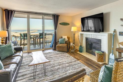 Steps to Shore: Condo w/Resort Perks in Oceanside in Oceanside