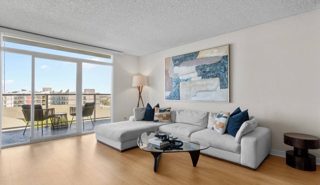 Stunning 3BR Oasis with Pacific Ocean Views High floor