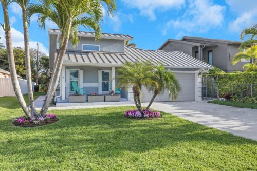 Stunning 4BR Home l Near Vanderbilt Beach