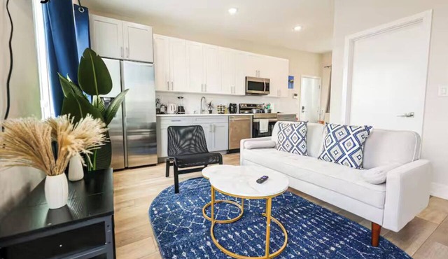 Stylish 1BR retreat in the heart of Philadelphia! Enjoy a plush king bed, sleek modern kitchen & sunlit interior with upscale finishes throughout. Effortless self-check-in plus on-site parking. Perfect for business trips or a fun weekend getaway.