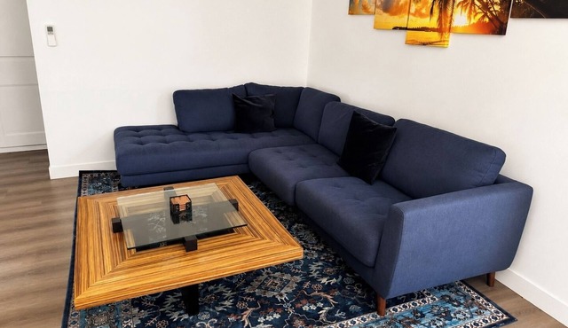 Stylish 2BR Patio, BBQ and Parking