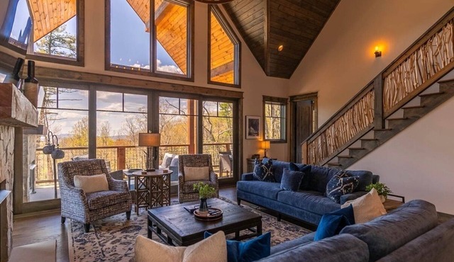 Sunset VIEWS! Lux Cabin w Firepit + Hot Tub