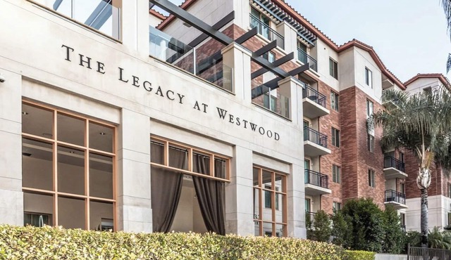 Super Quiet Apartment In Full Service Bldg near UCLA