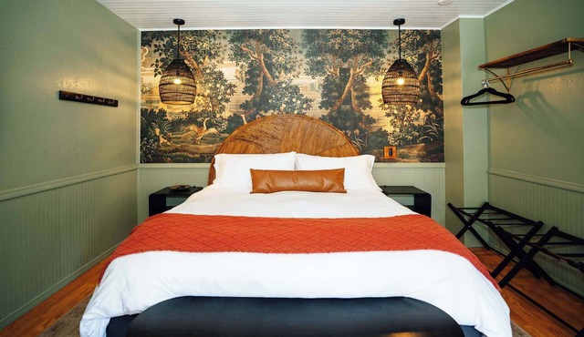Swank Boutique Suites | King Suite | DT Ashland