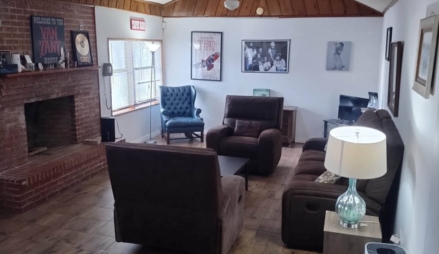 The Historic Van Zant House (Skynyrd) | 1500 sq ft | King
