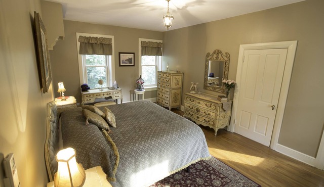 The Hollinger House