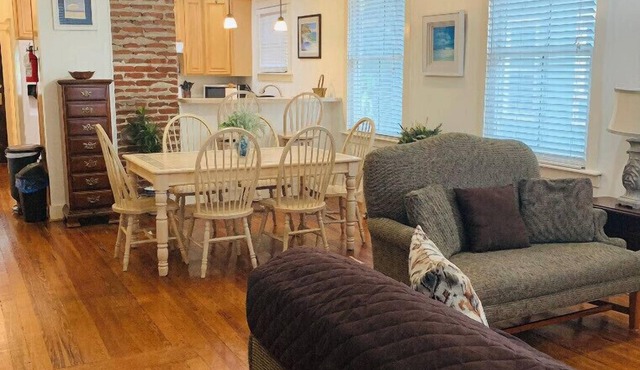 Three Bedroom, Sanitized, Pet Friendly Bungalow
