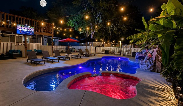 TOES UP! 6 blocks from Schlitterbahn. 5 min. from Gruene, 5 min. from DT NB.