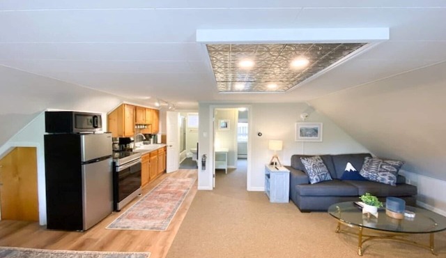 Top Floor River View Apartment