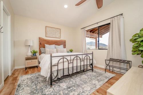 Tranquil Hideaway with Mountain Views