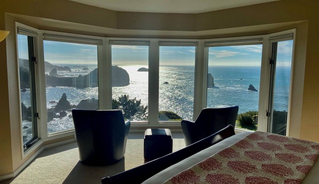 Trinidad Oceanfront Luxury Rental – 3BR, Hot Tub & Panoramic Coastal Views