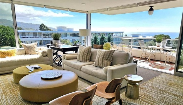 Two Bedroom Coastal Retreat with Ocean Views