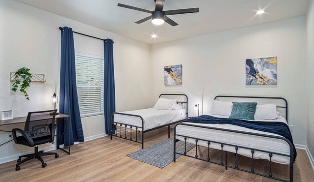 Ultimate 4 Bedroom Comfort So Close to Riverwalk!