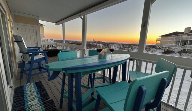 Updated beachfront condo - Hear the waves from your room. Beach chair service!