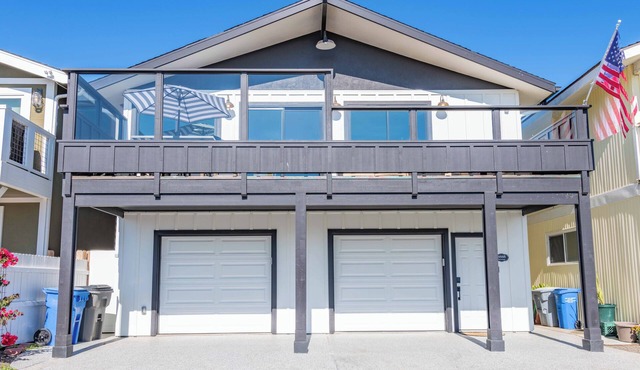 Walk to beach, 3/2 w/Views, Deck & Accessibility