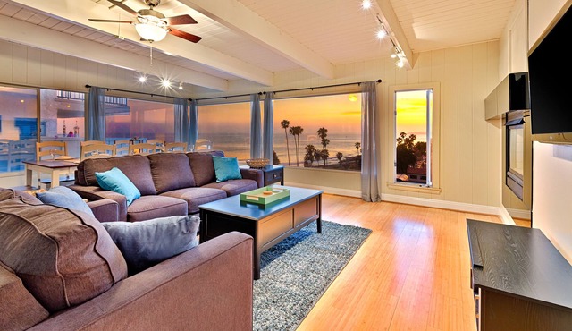 Well-appointed beach cottage with panoramic views, outdoor patio, free WiFi