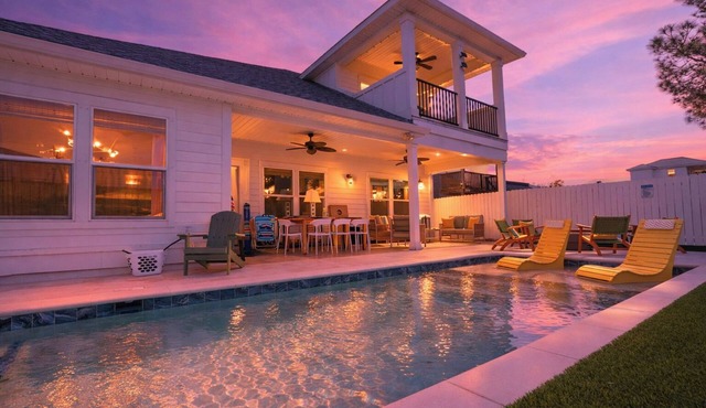 White Sands - sleeps 14, New Pool, Arcade & Game Room, Walk to beach, Pets OK,