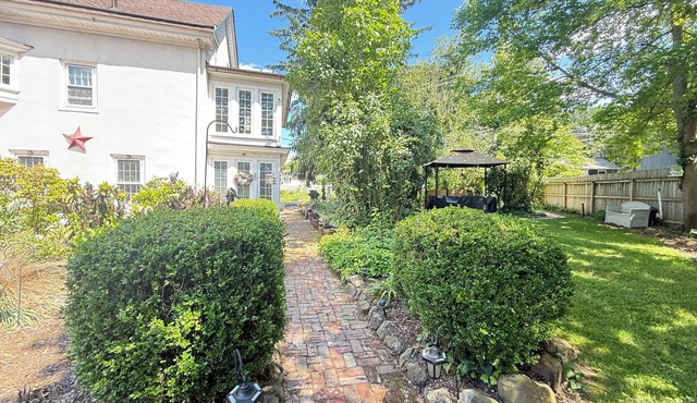 Witt-Brooke Manor - 3 Bed 1.5 Bath Beautiful Home.