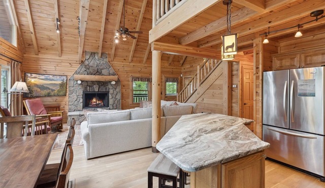 Wolf Den 4 Bedroom Cabin by RedAwning