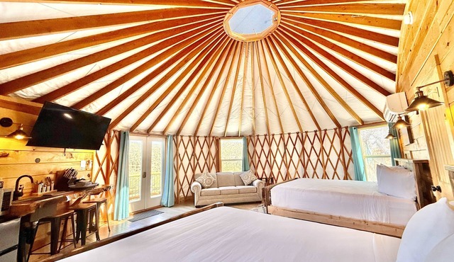 Yurt Overlook #3 w/AC, Private Bath Near Zion