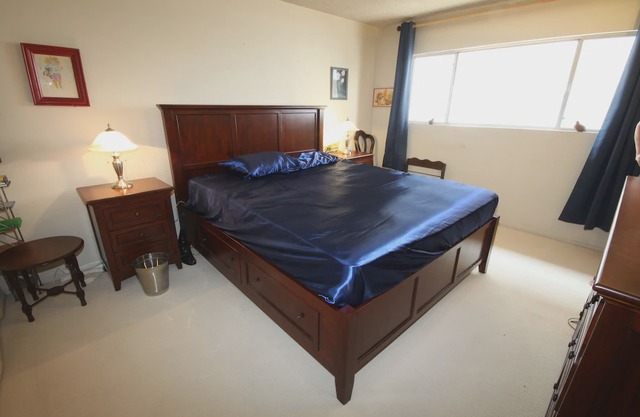 1 mile from UCLA-Private Master Suite Best of West Los Angeles Sleeps 1 or 2