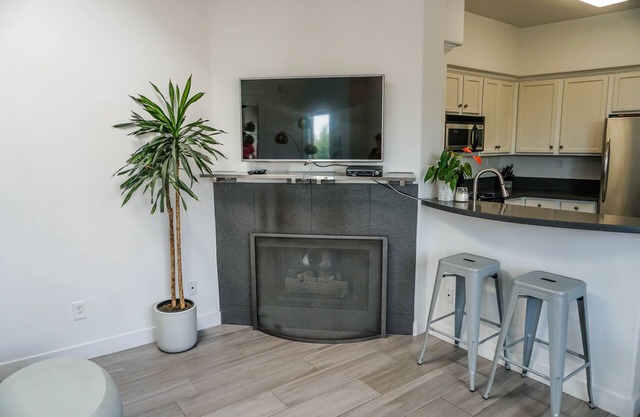 1BR Cozy La Jolla Condo, in a boutique building in the heart of Bird Rock