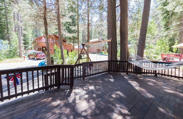2 bdrm, 1 bath, sleeps 6, West End of Donner Lake: DLR#066