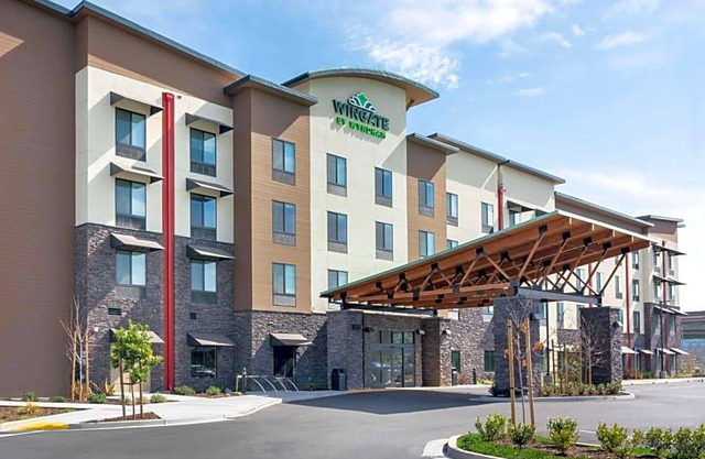 2-Star Hotel ∙ Hampton Inn San Jose Cherry Ave, CA