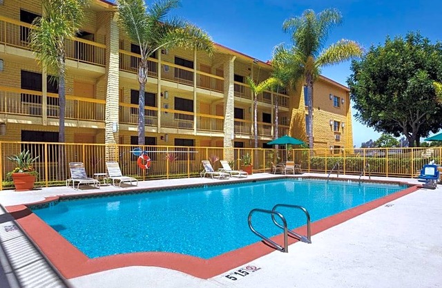 2-Star Hotel ∙ La Quinta Inn by Wyndham San Diego Chula Vista