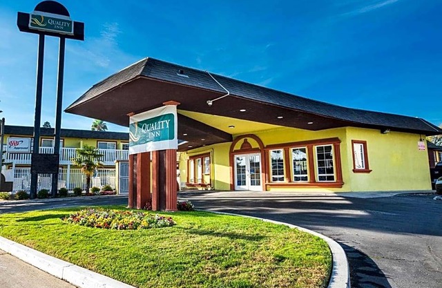 2-Star Hotel ∙ Quality Inn & Suites