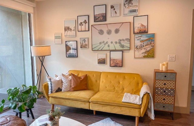 2BDR & parking 5-10min to Santa Monica Pier